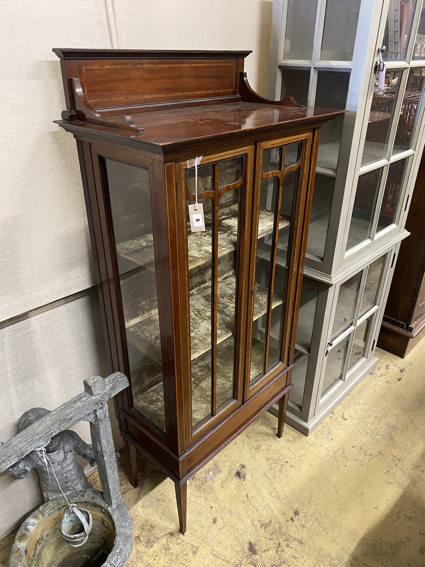 An Edwardian satinwood banded mahogany display cabinet, width 77cm, depth 40cm, height 157cm